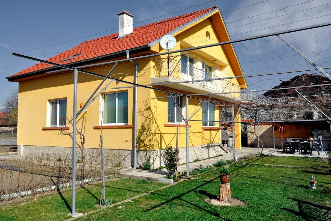 Vila V S. Gabarevo, Dolinata Na Rozite. Vila Exterior foto